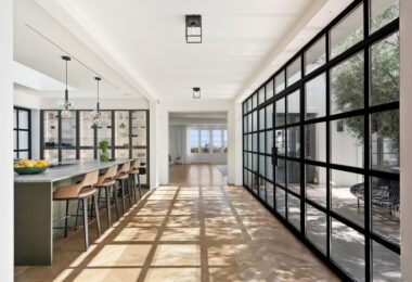 Prawdziwe arcydzieło w Sierra Blanca – 6-sypialniana willa z panoramicznym widokiem na morze, nordyckim designem i prywatną strefą wellness.