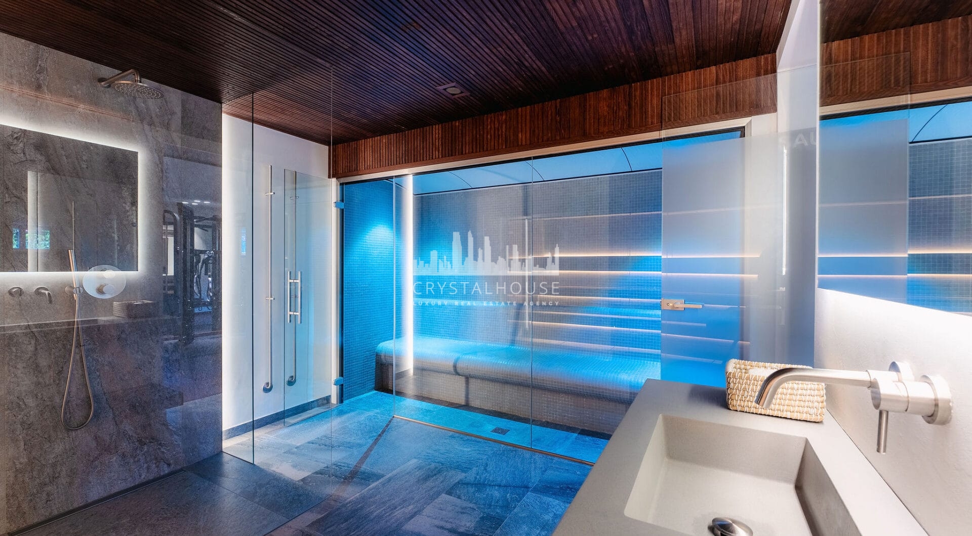 Prawdziwe arcydzieło w Sierra Blanca – 6-sypialniana willa z panoramicznym widokiem na morze, nordyckim designem i prywatną strefą wellness.