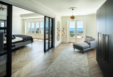 Prawdziwe arcydzieło w Sierra Blanca – 6-sypialniana willa z panoramicznym widokiem na morze, nordyckim designem i prywatną strefą wellness.