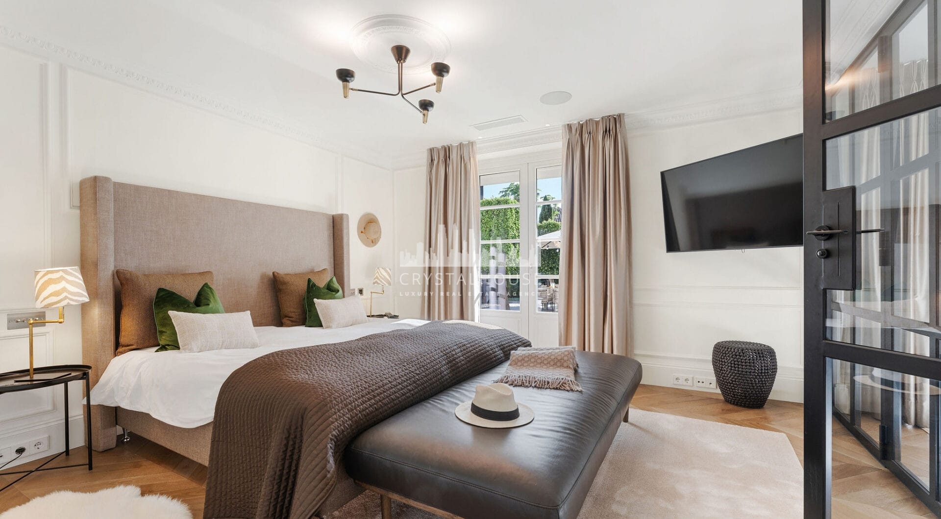 Prawdziwe arcydzieło w Sierra Blanca – 6-sypialniana willa z panoramicznym widokiem na morze, nordyckim designem i prywatną strefą wellness.