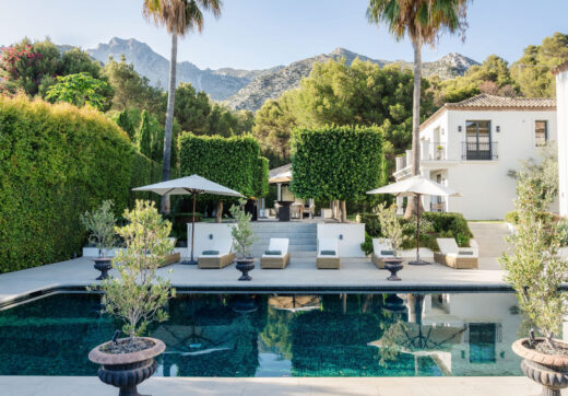 Prawdziwe arcydzieło w Sierra Blanca – 6-sypialniana willa z panoramicznym widokiem na morze, nordyckim designem i prywatną strefą wellness.