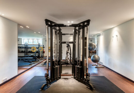 Prawdziwe arcydzieło w Sierra Blanca – 6-sypialniana willa z panoramicznym widokiem na morze, nordyckim designem i prywatną strefą wellness.