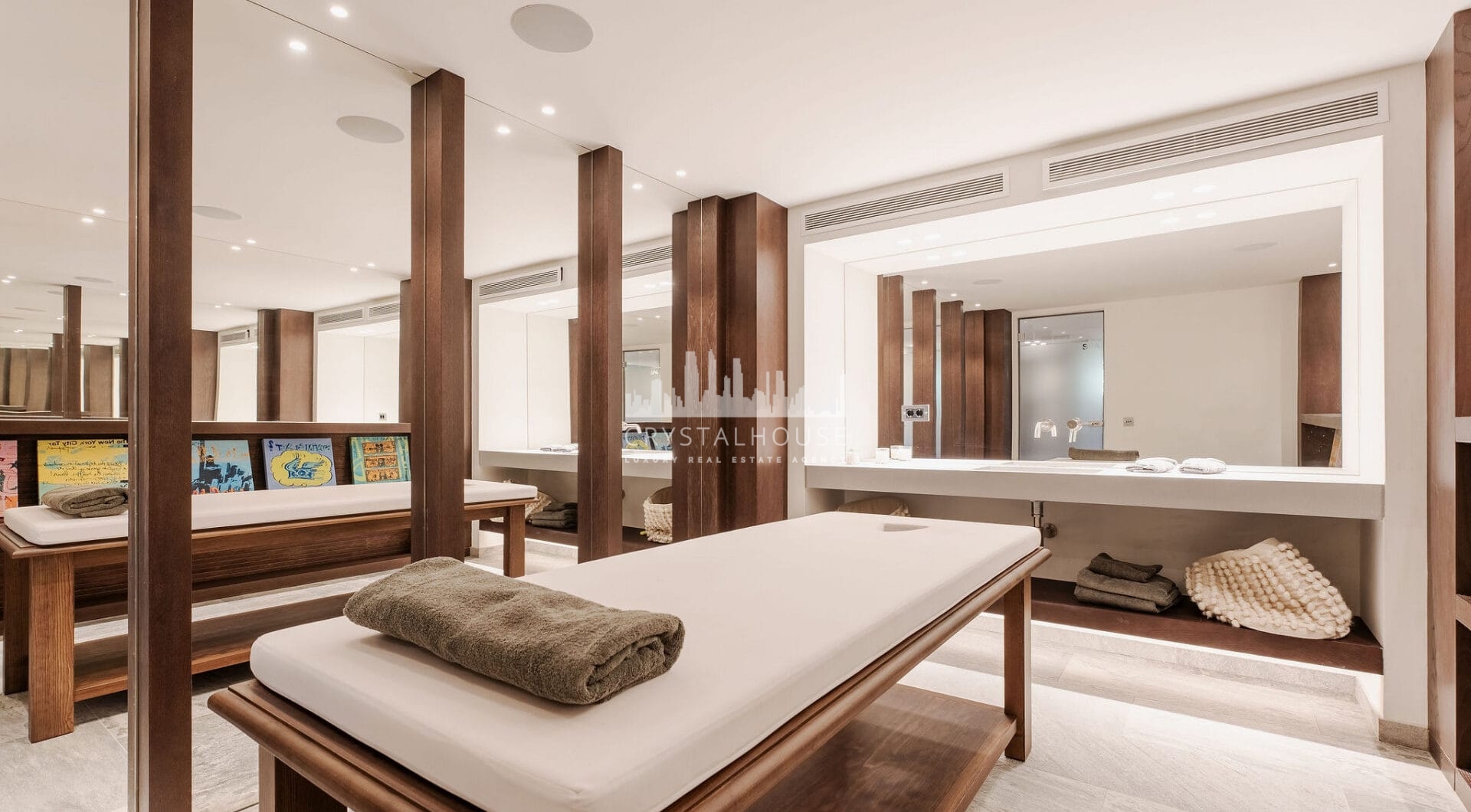 Prawdziwe arcydzieło w Sierra Blanca – 6-sypialniana willa z panoramicznym widokiem na morze, nordyckim designem i prywatną strefą wellness.