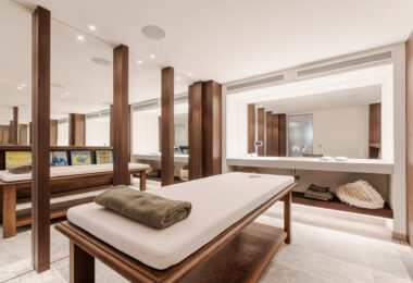 Prawdziwe arcydzieło w Sierra Blanca – 6-sypialniana willa z panoramicznym widokiem na morze, nordyckim designem i prywatną strefą wellness.