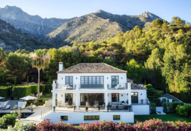 Prawdziwe arcydzieło w Sierra Blanca – 6-sypialniana willa z panoramicznym widokiem na morze, nordyckim designem i prywatną strefą wellness.