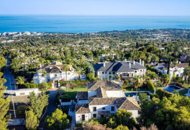 Prawdziwe arcydzieło w Sierra Blanca – 6-sypialniana willa z panoramicznym widokiem na morze, nordyckim designem i prywatną strefą wellness.