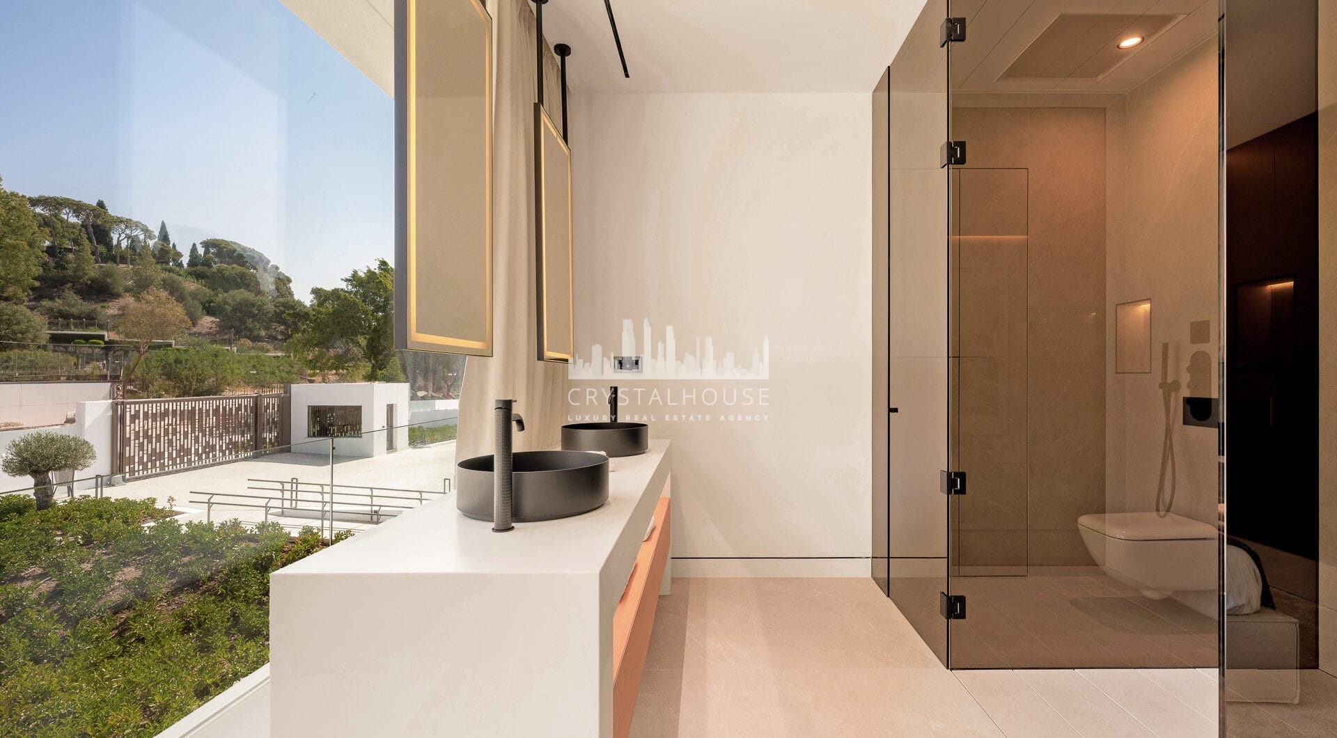 Nowoczesna willa z 4 sypialniami, kinem na dachu i widokiem na morze