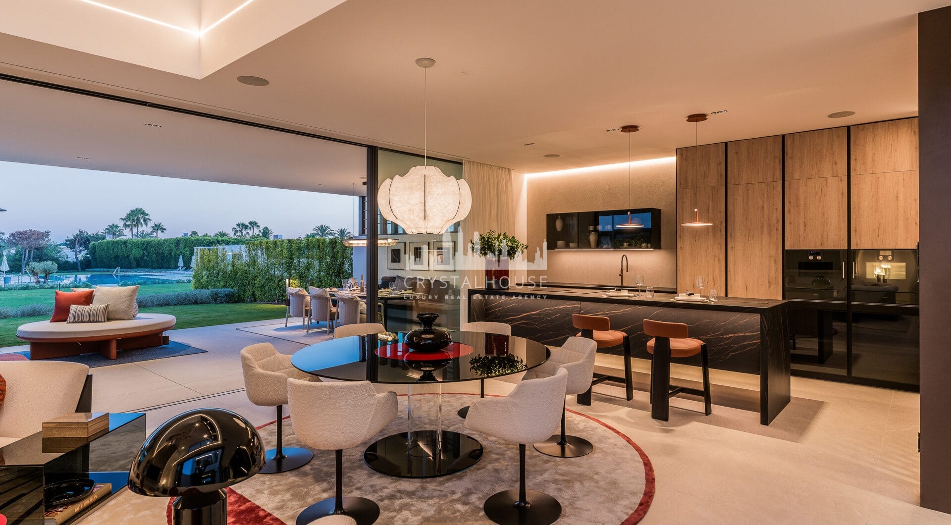 Nowoczesna willa z 4 sypialniami, kinem na dachu i widokiem na morze