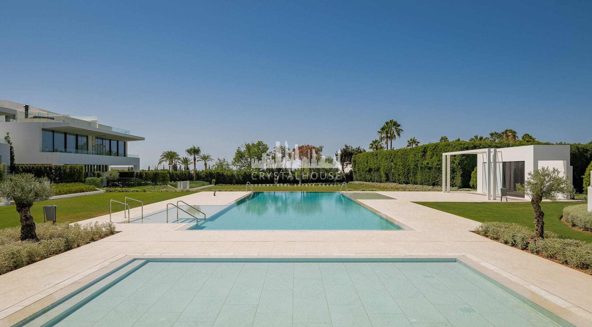 Nowoczesna willa z 4 sypialniami, kinem na dachu i widokiem na morze