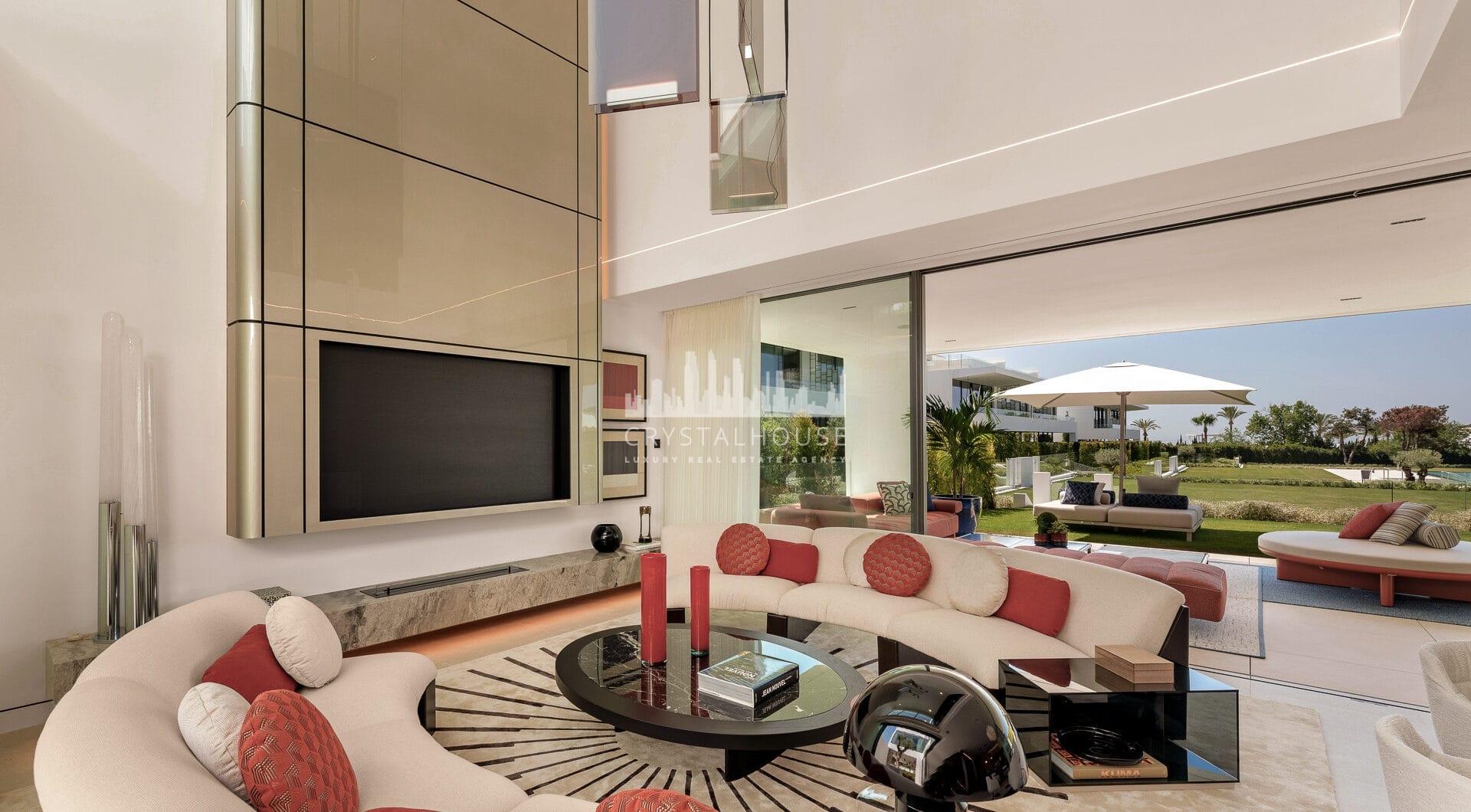 Nowoczesna willa z 4 sypialniami, kinem na dachu i widokiem na morze