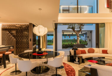 Nowoczesna willa z 4 sypialniami, kinem na dachu i widokiem na morze