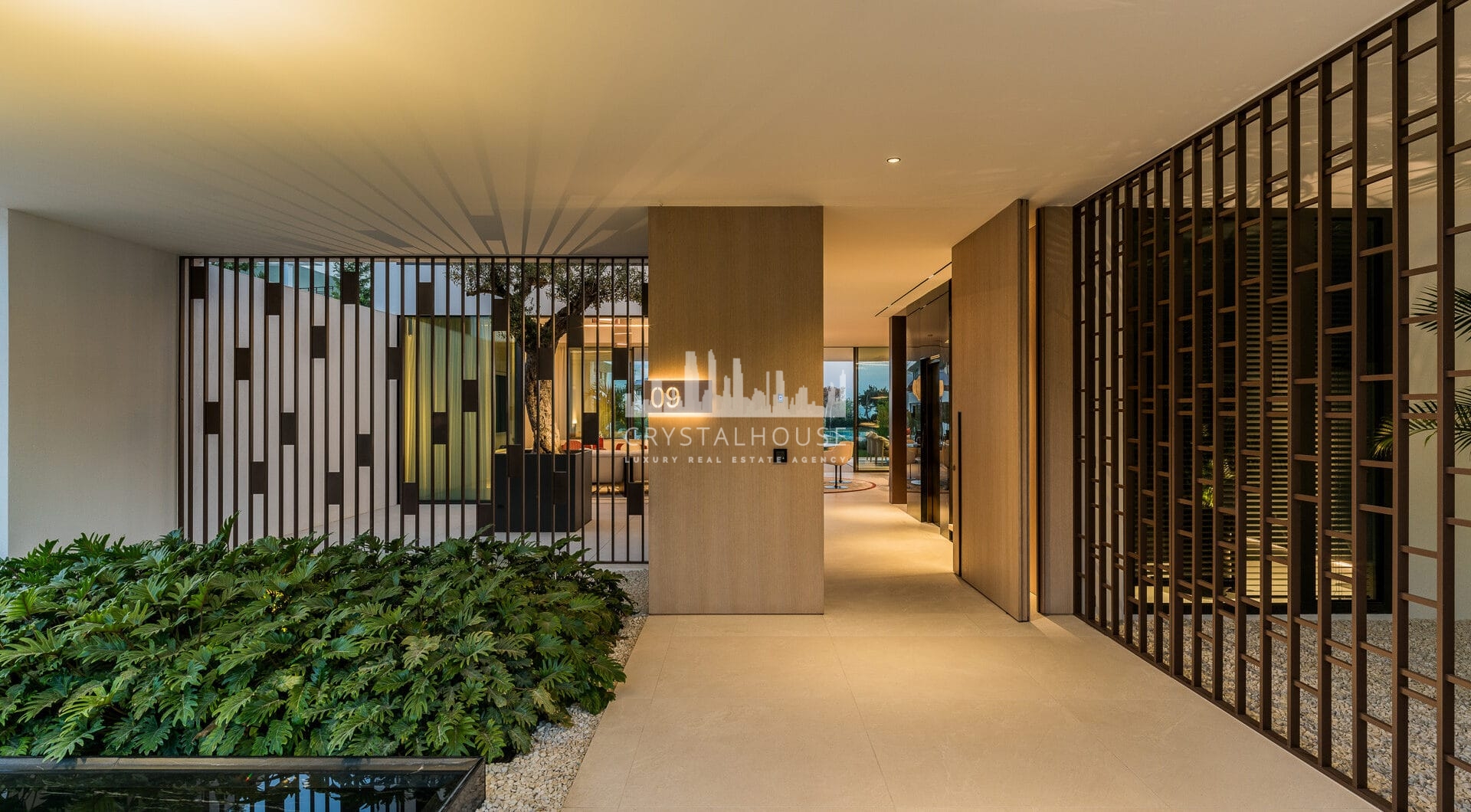 Nowoczesna willa z 4 sypialniami, kinem na dachu i widokiem na morze