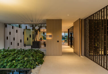 Nowoczesna willa z 4 sypialniami, kinem na dachu i widokiem na morze