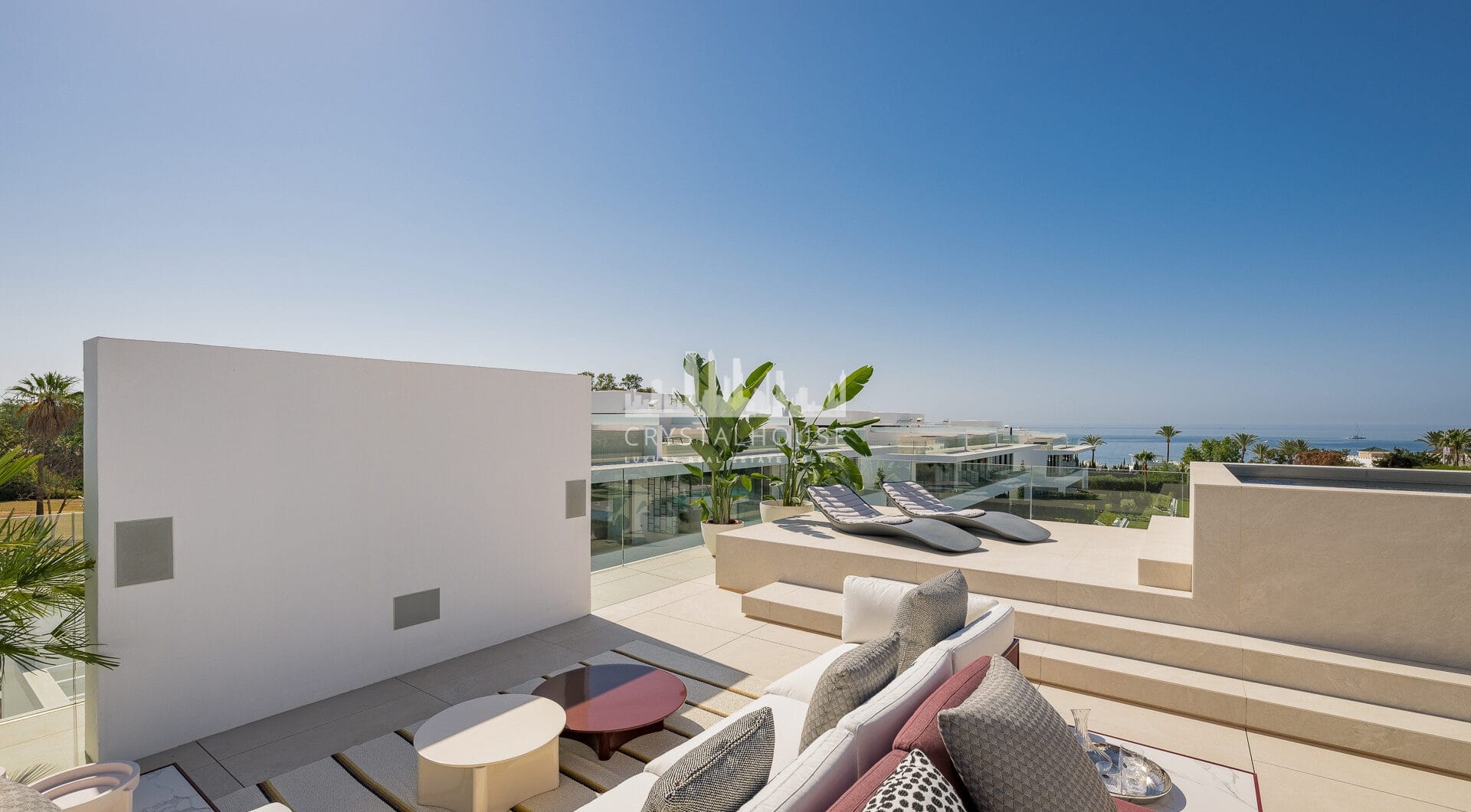 Nowoczesna willa z 4 sypialniami, kinem na dachu i widokiem na morze