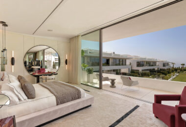 Nowoczesna willa z 4 sypialniami, kinem na dachu i widokiem na morze