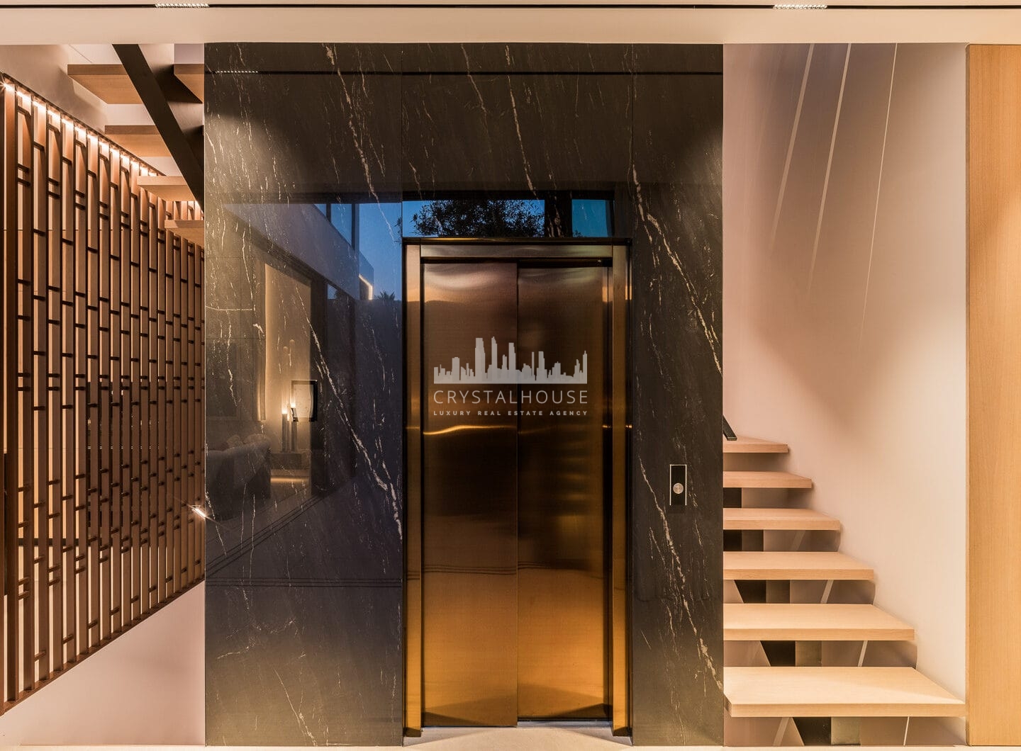 Nowoczesna willa z 4 sypialniami, kinem na dachu i widokiem na morze