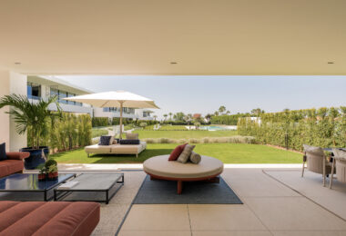 Nowoczesna willa z 4 sypialniami, kinem na dachu i widokiem na morze