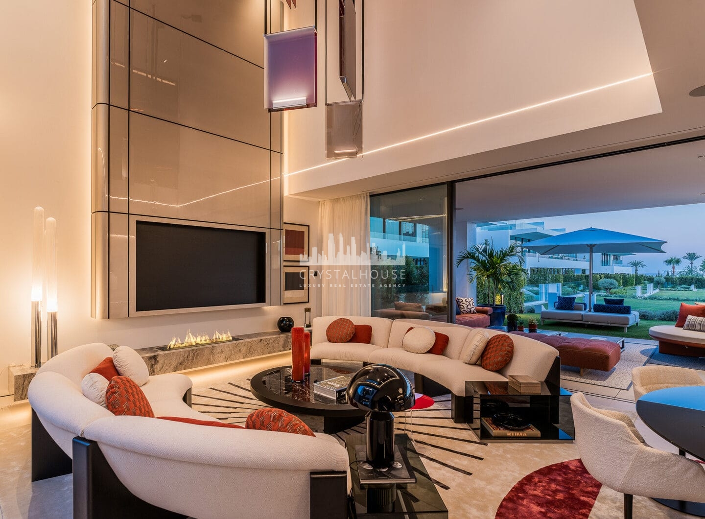 Nowoczesna willa z 4 sypialniami, kinem na dachu i widokiem na morze