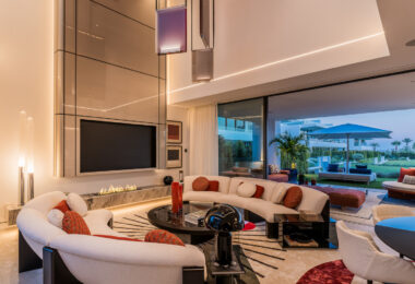 Nowoczesna willa z 4 sypialniami, kinem na dachu i widokiem na morze