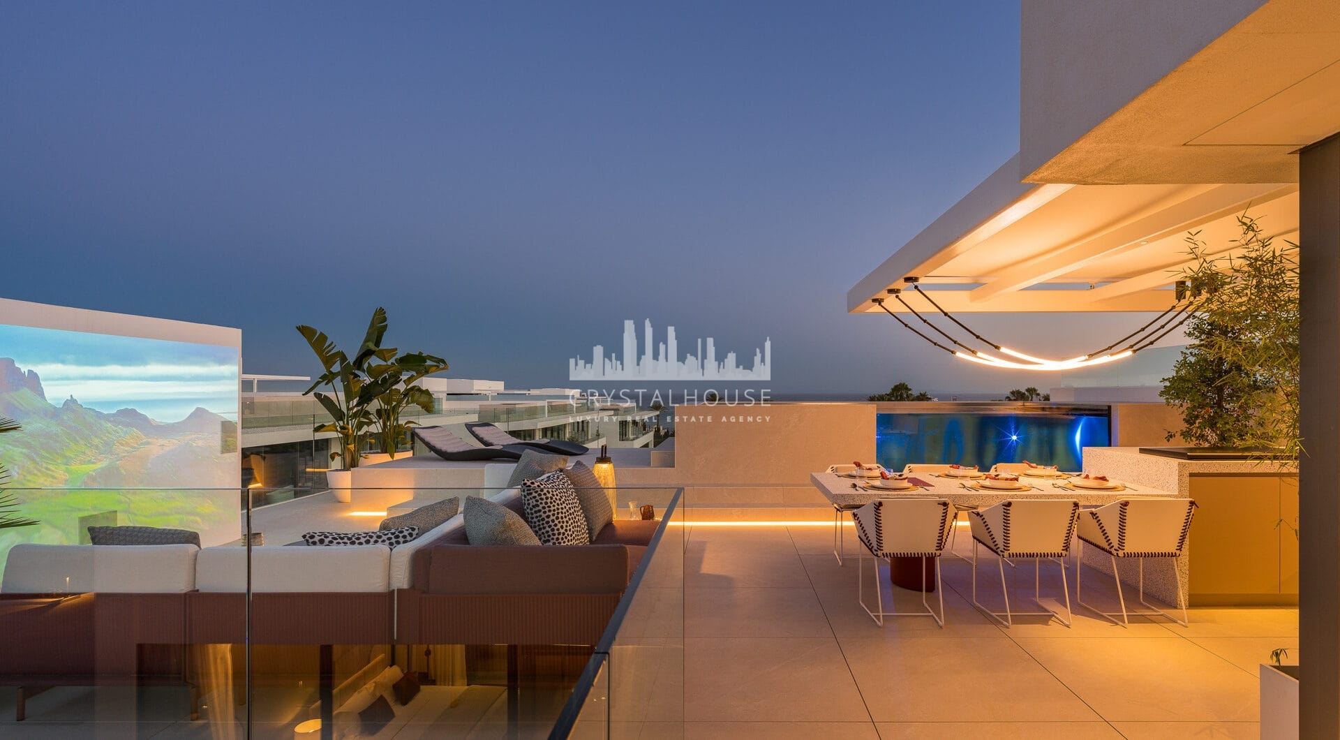 Nowoczesna willa z 4 sypialniami, kinem na dachu i widokiem na morze