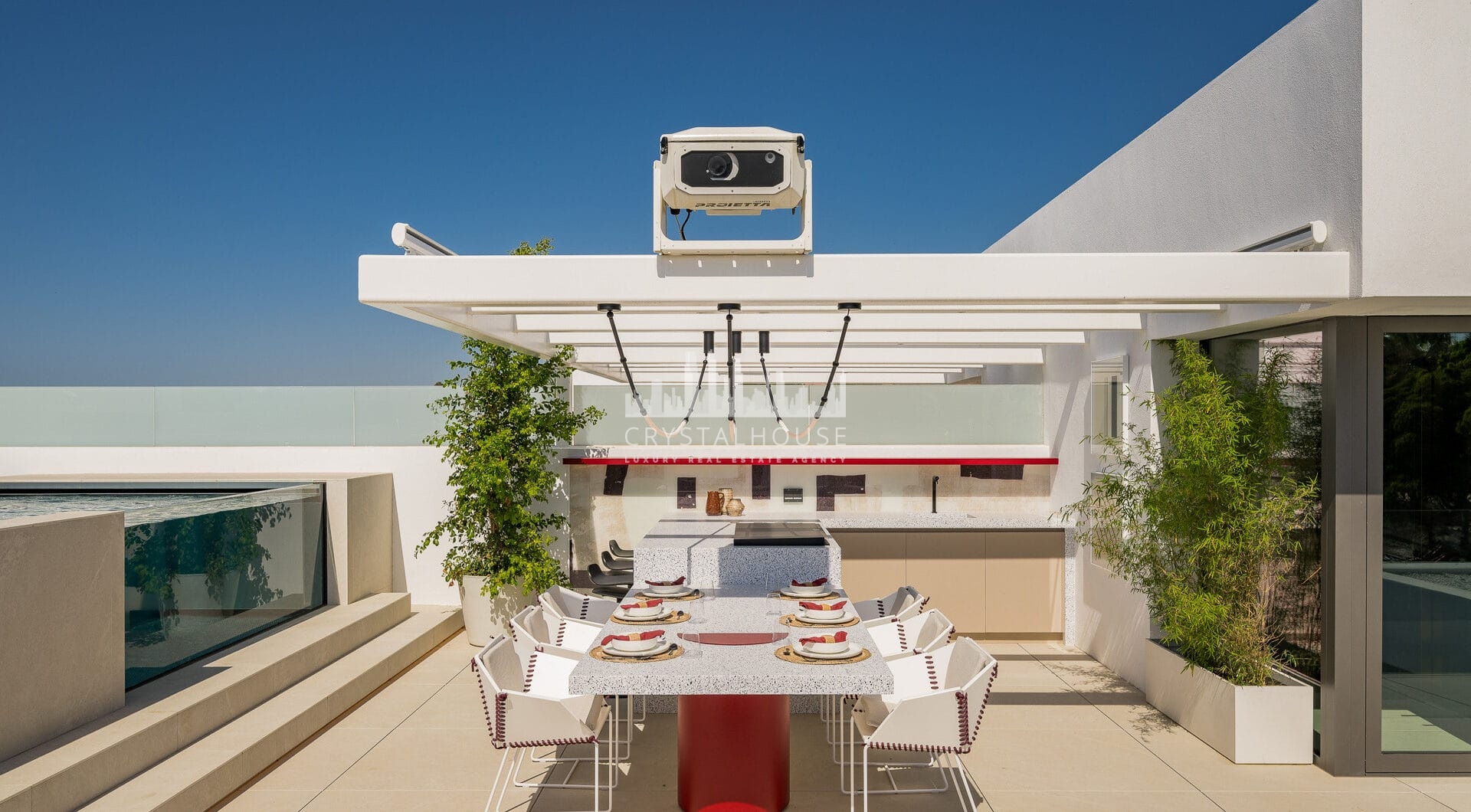 Nowoczesna willa z 4 sypialniami, kinem na dachu i widokiem na morze