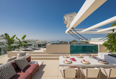 Nowoczesna willa z 4 sypialniami, kinem na dachu i widokiem na morze