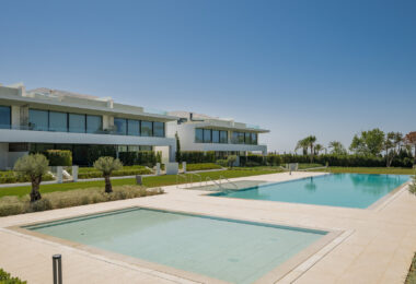 Nowoczesna willa z 4 sypialniami, kinem na dachu i widokiem na morze