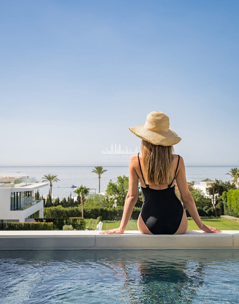 Nowoczesna willa z 4 sypialniami, kinem na dachu i widokiem na morze