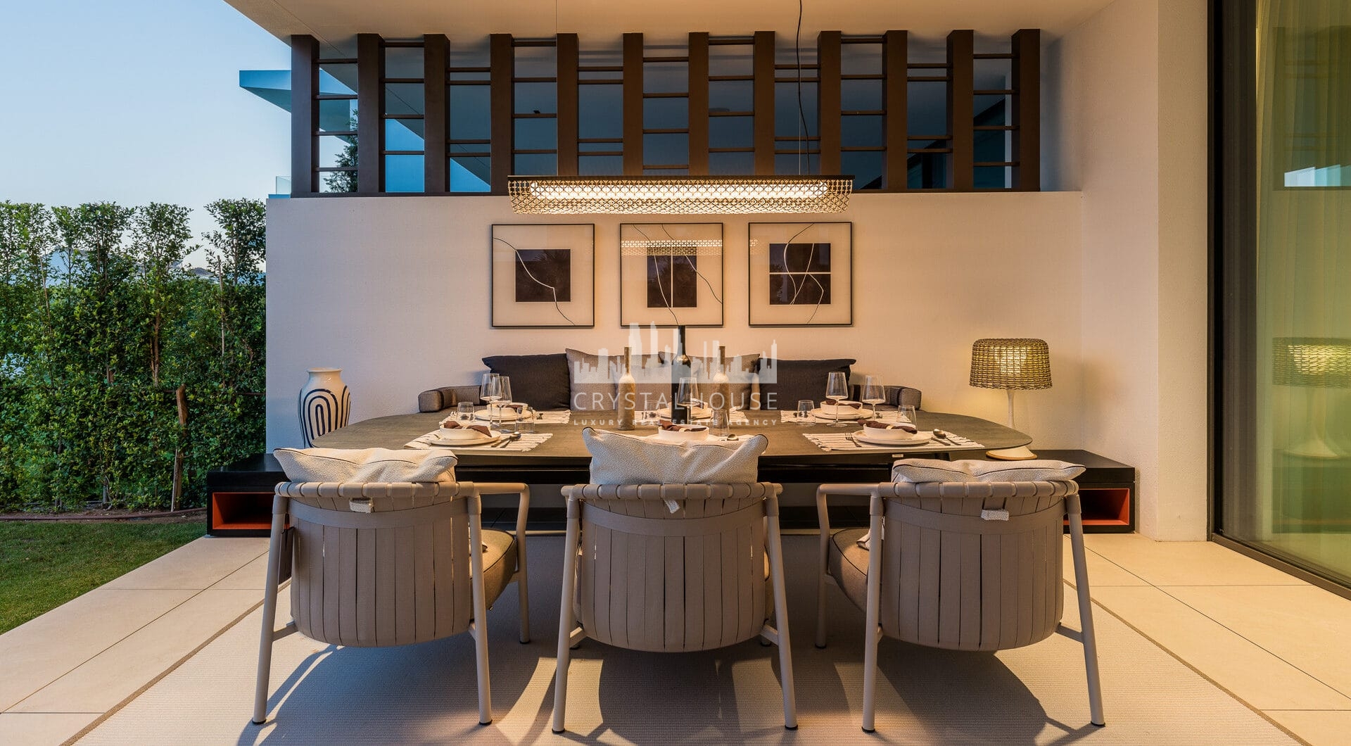 Nowoczesna willa z 4 sypialniami, kinem na dachu i widokiem na morze