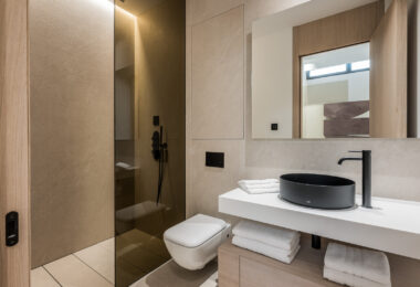 Nowoczesna willa z 4 sypialniami, kinem na dachu i widokiem na morze