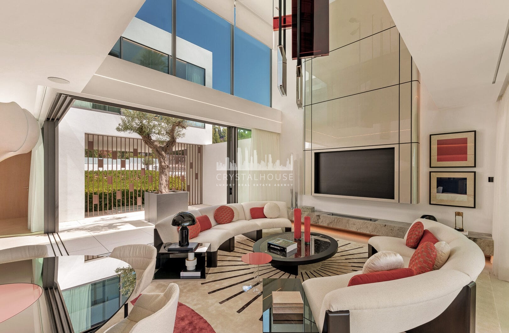 Nowoczesna willa z 4 sypialniami, kinem na dachu i widokiem na morze