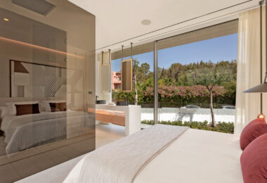 Nowoczesna willa z 4 sypialniami, kinem na dachu i widokiem na morze