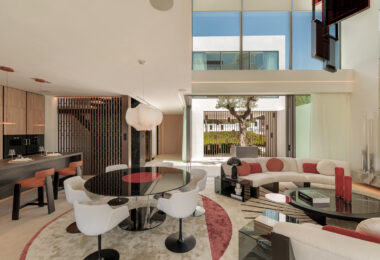 Nowoczesna willa z 4 sypialniami, kinem na dachu i widokiem na morze