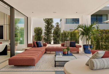 Nowoczesna willa z 4 sypialniami, kinem na dachu i widokiem na morze