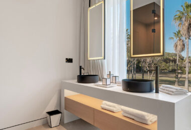 Ekskluzywna willa z 4 sypialniami i basenem na dachu