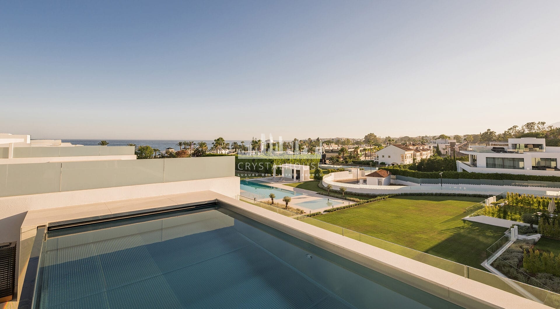 Ekskluzywna willa z 4 sypialniami i basenem na dachu