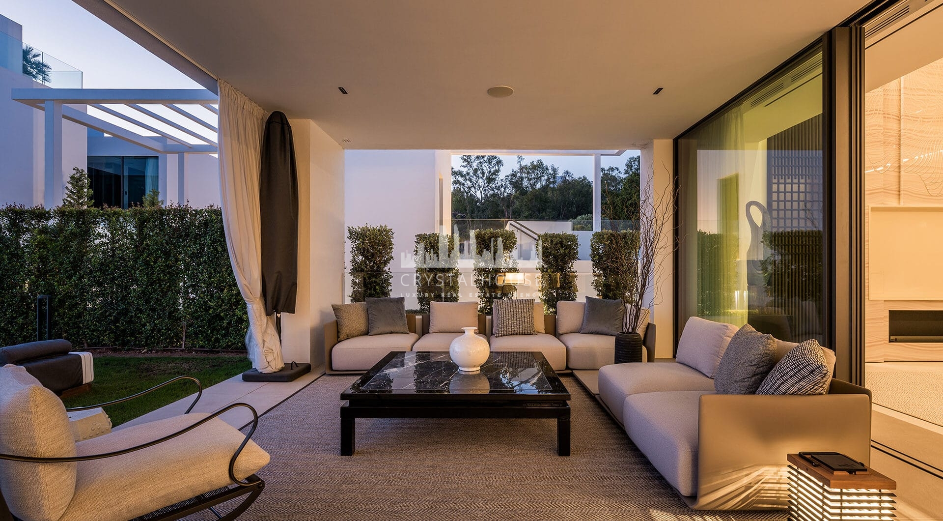 Ekskluzywna willa z 4 sypialniami i basenem na dachu