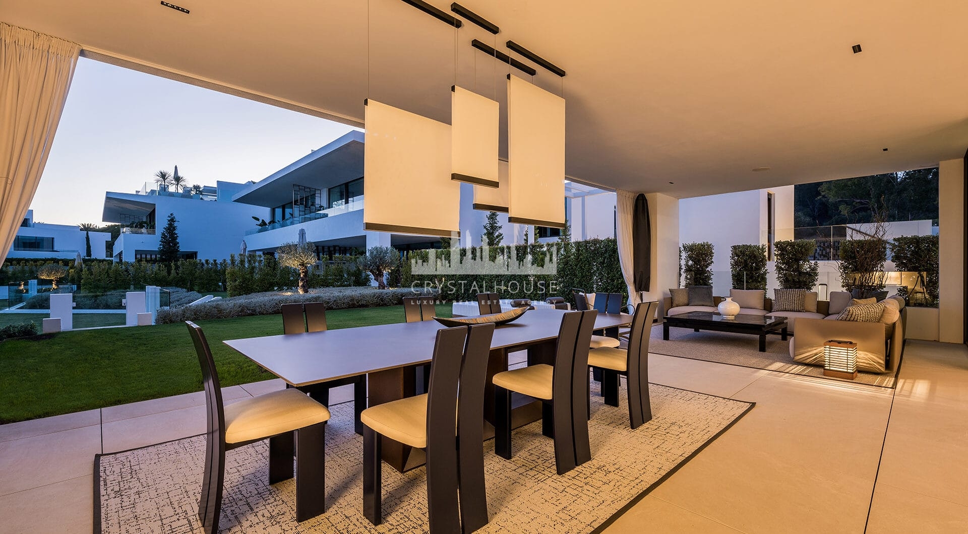 Ekskluzywna willa z 4 sypialniami i basenem na dachu