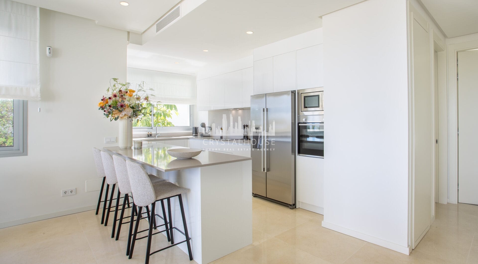 Nowoczesny apartament z 3 sypialniami, widokiem na morze i prywatnością