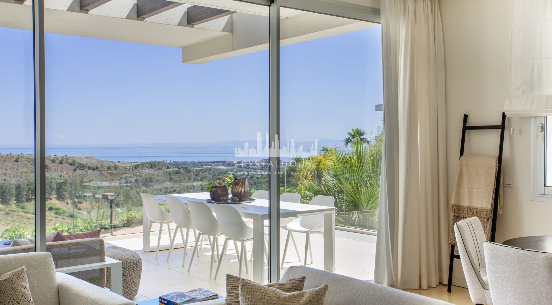 Nowoczesny apartament z 3 sypialniami, widokiem na morze i prywatnością