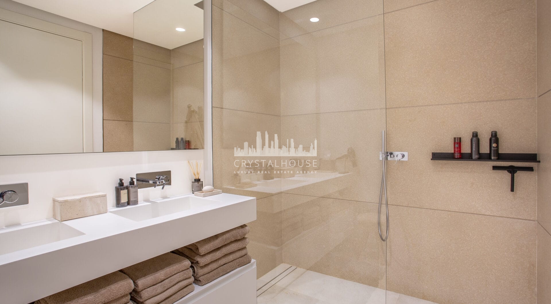 Nowoczesny apartament z 3 sypialniami, widokiem na morze i prywatnością