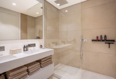 Nowoczesny apartament z 3 sypialniami, widokiem na morze i prywatnością