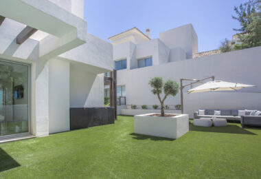 Nowoczesny apartament z 3 sypialniami, widokiem na morze i prywatnością