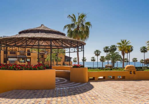 Luksusowy apartament z 4 sypialniami przy plaży i prywatnym basenem – Los Granados del Mar, Estepona