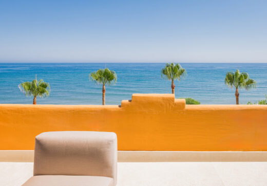 Całkowicie odnowiony apartament z 4 sypialniami i widokiem na morze – Los Granados del Mar, Estepona