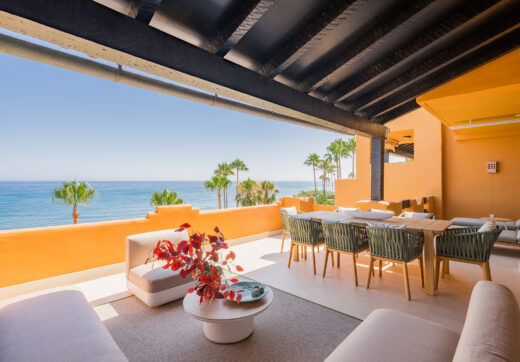 Całkowicie odnowiony apartament z 4 sypialniami i widokiem na morze – Los Granados del Mar, Estepona