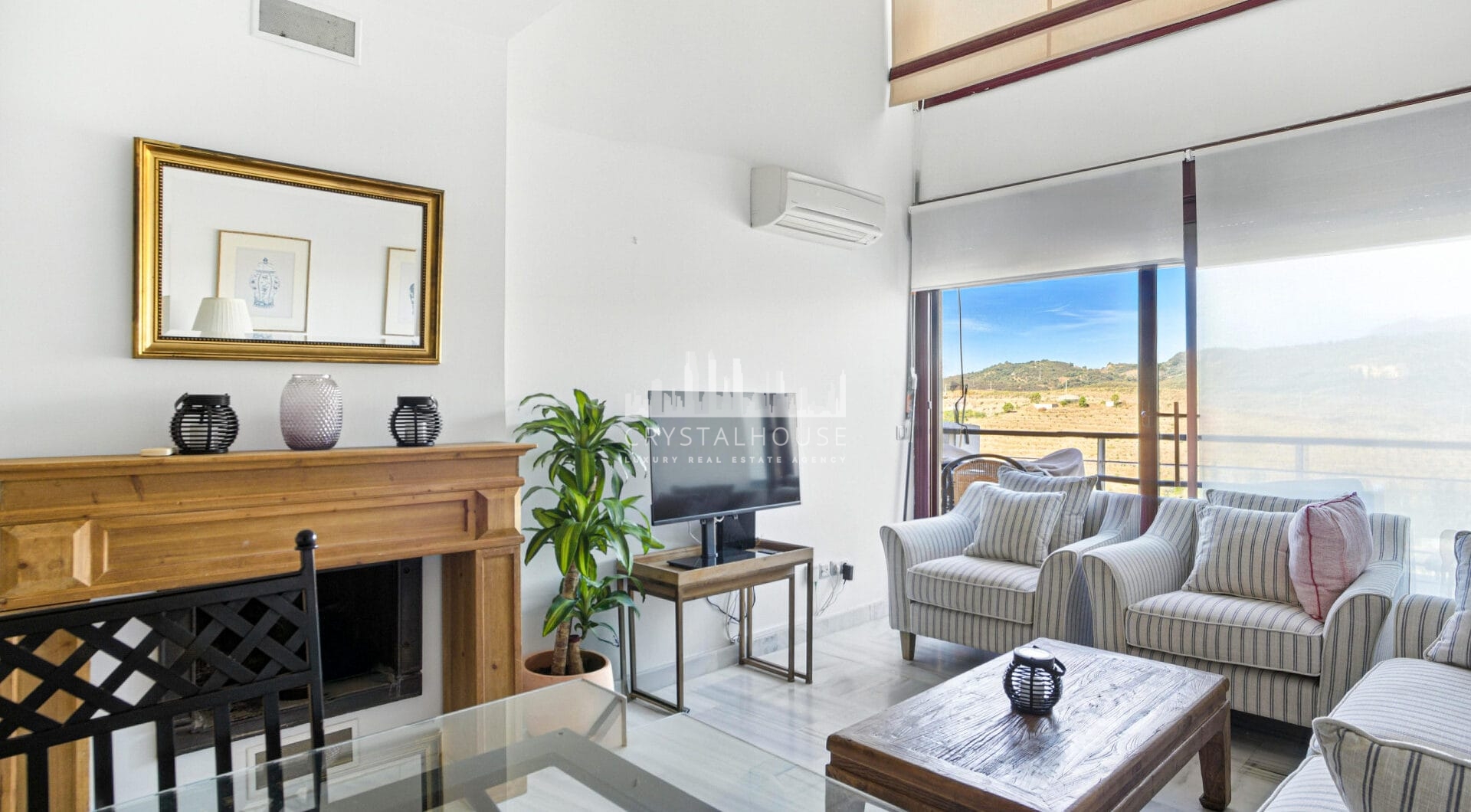 Uroczy wschód zwrócone, trzy sypialnie dwupoziomowy apartament położony w strzeżonej społeczności Parque Botanico, Estepona