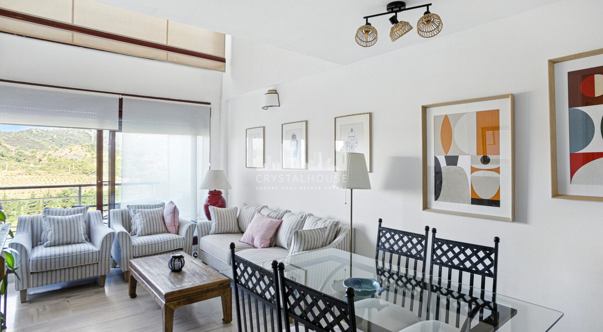 Uroczy wschód zwrócone, trzy sypialnie dwupoziomowy apartament położony w strzeżonej społeczności Parque Botanico, Estepona