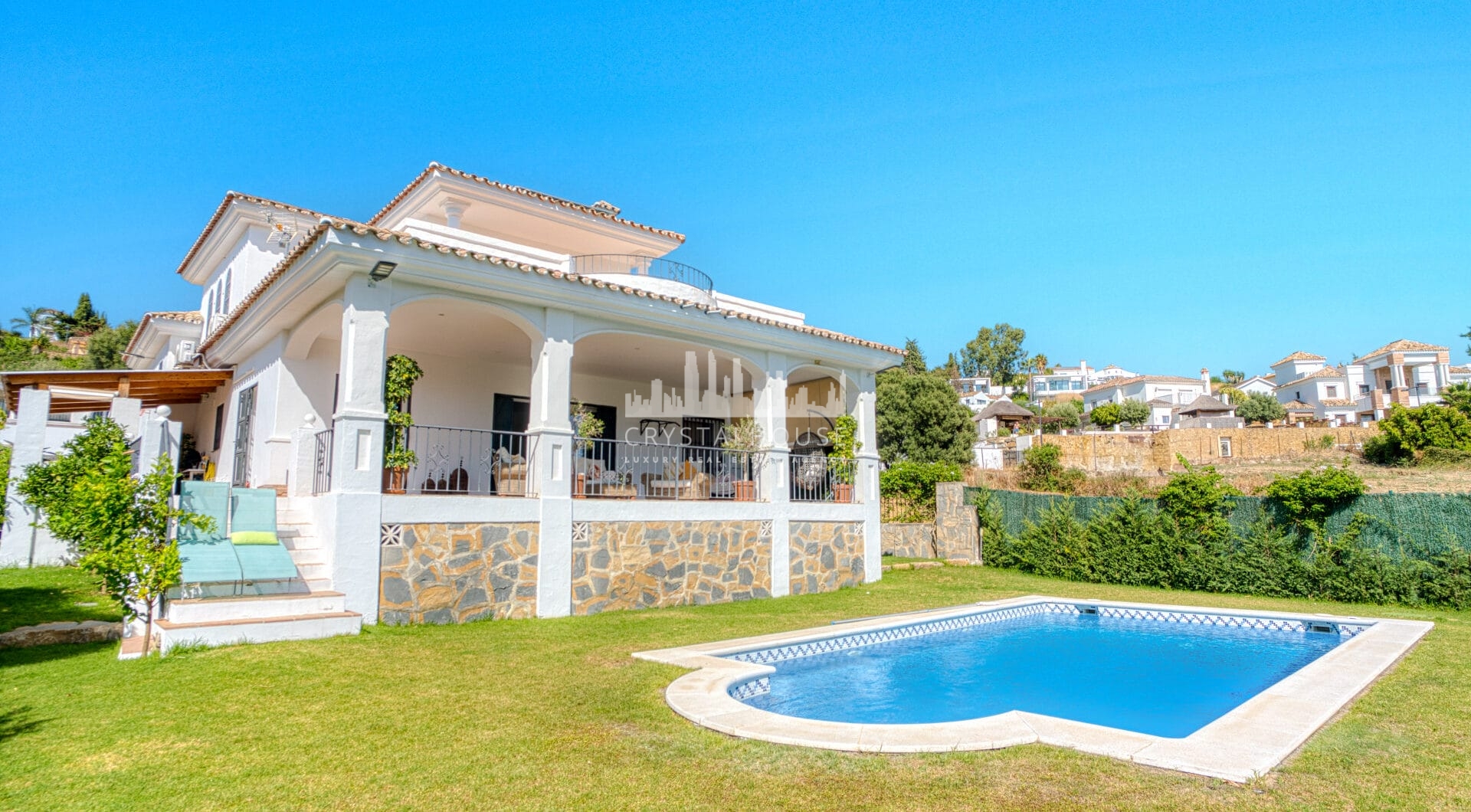 Piękne pięć sypialni, Southwest- Twarzą do willi z widokami Golf w Valle Romano (Estepona)