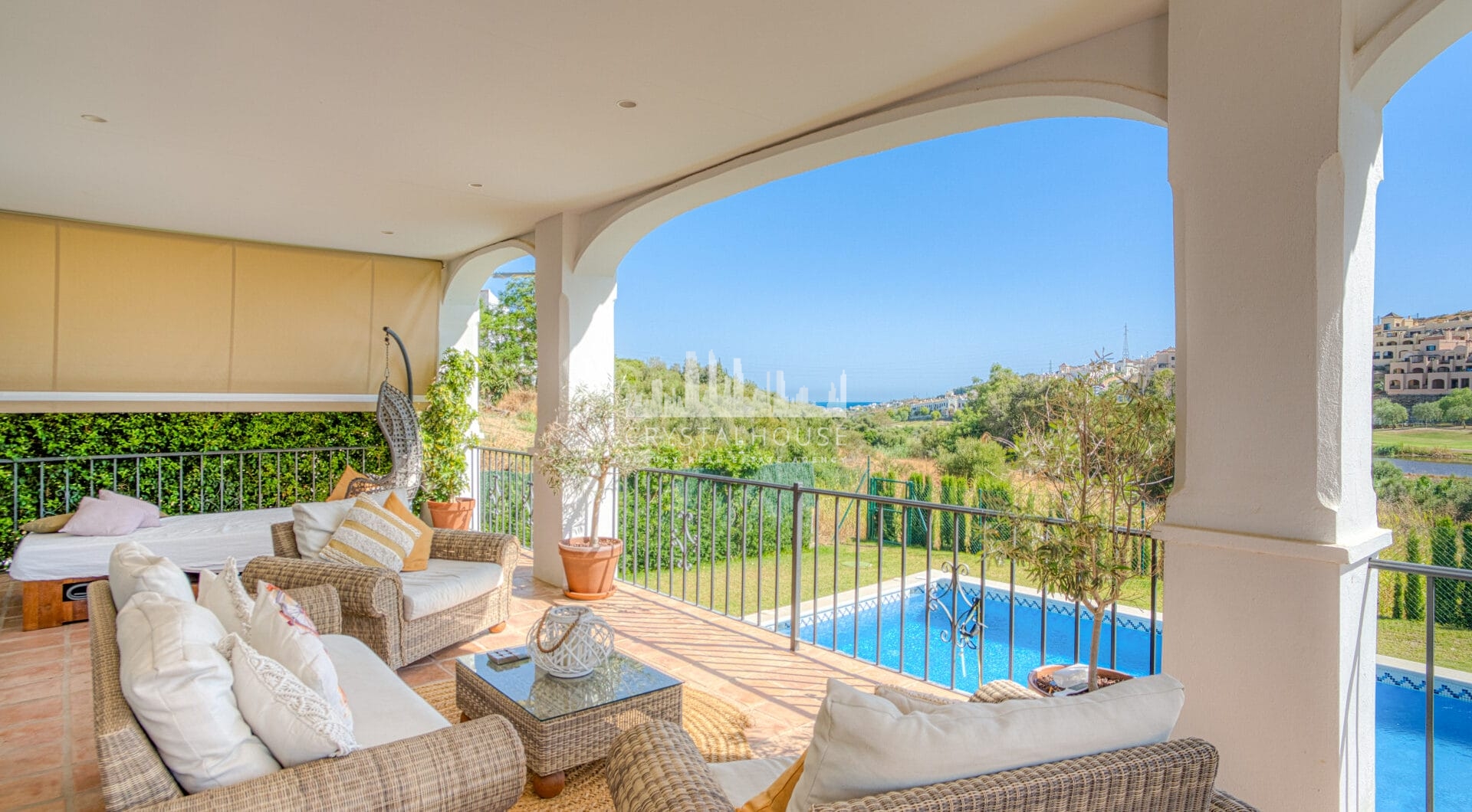 Piękne pięć sypialni, Southwest- Twarzą do willi z widokami Golf w Valle Romano (Estepona)
